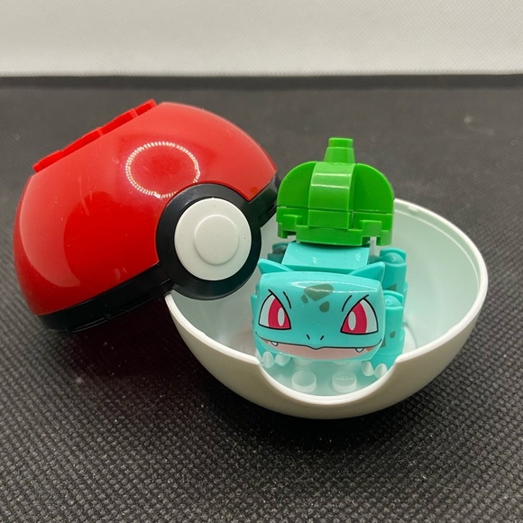 🍀 3/$15 PokéBall with Bulbasaur Block Figuring - Picture 5 of 5